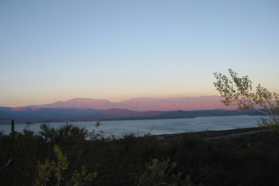 ../image/lake along apache trail.jpg